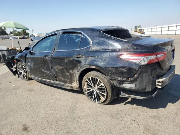 4T1B11HK2JU093627 2018 TOYOTA CAMRY - Image 2