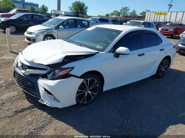 4T1B11HK2JU094423 2018 TOYOTA CAMRY - Image 2