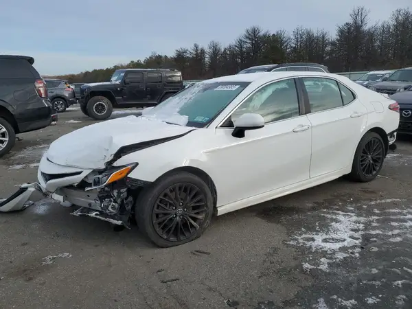 4T1B11HK2JU094664 2018 TOYOTA CAMRY - Image 1