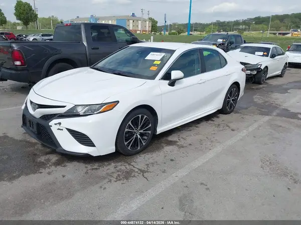 4T1B11HK2JU094891 2018 TOYOTA CAMRY - Image 2
