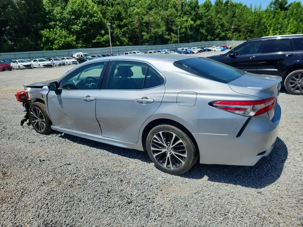 4T1B11HK2JU095152 2018 TOYOTA CAMRY - Image 2