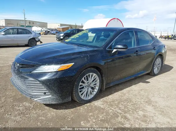 4T1B11HK2JU095216 2018 TOYOTA CAMRY - Image 2