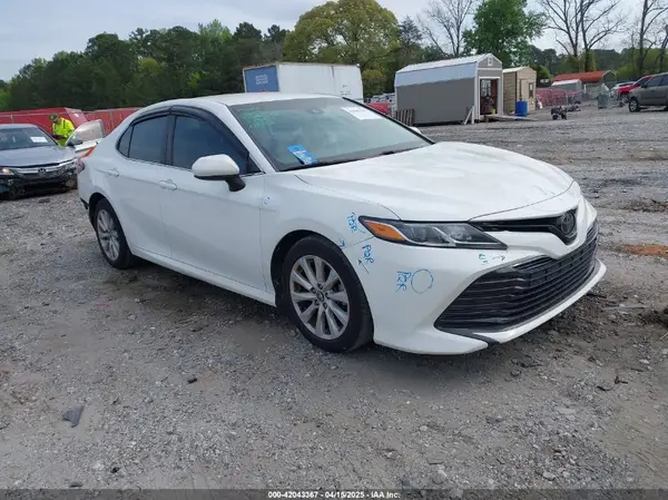 4T1B11HK2JU096477 2018 TOYOTA CAMRY - Image 1