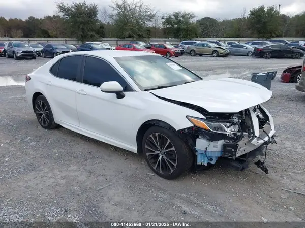 4T1B11HK2JU096527 2018 TOYOTA CAMRY - Image 1