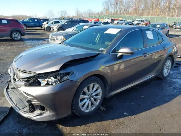 4T1B11HK2JU096835 2018 TOYOTA CAMRY - Image 2
