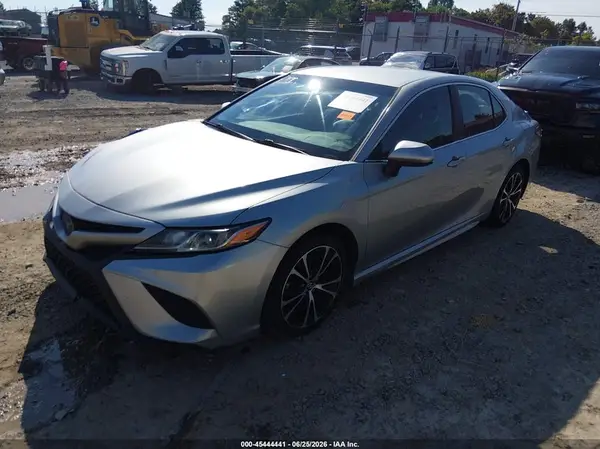 4T1B11HK2JU098178 2018 TOYOTA CAMRY - Image 2