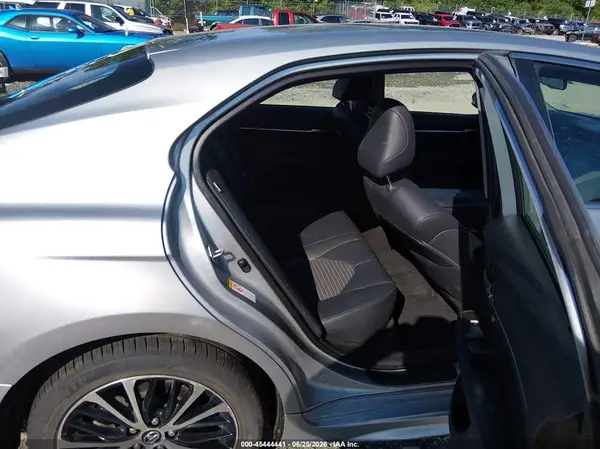 4T1B11HK2JU098178 2018 TOYOTA CAMRY - Image 8