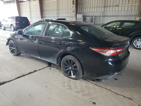 4T1B11HK2JU098956 2018 TOYOTA CAMRY - Image 2