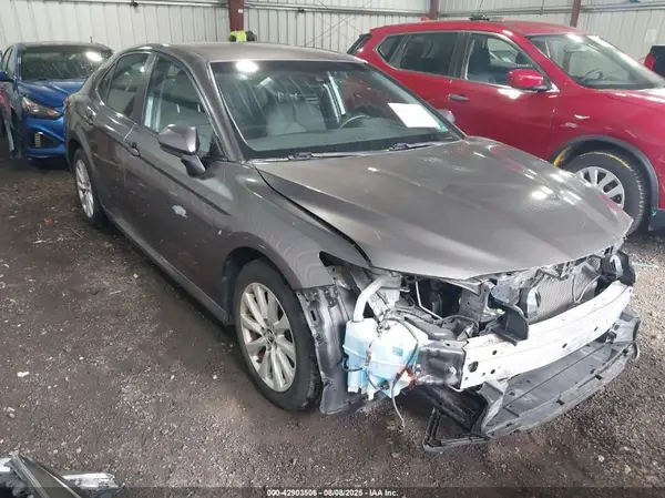 4T1B11HK2JU099931 2018 TOYOTA CAMRY - Image 1