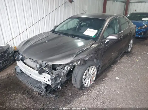 4T1B11HK2JU099931 2018 TOYOTA CAMRY - Image 2