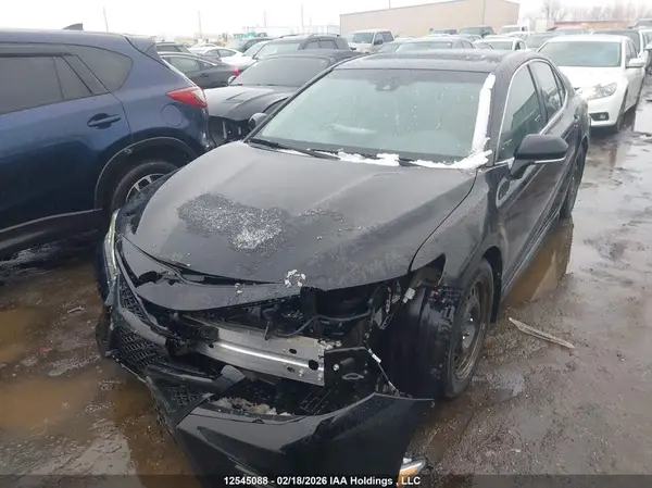 4T1B11HK2JU100527 2018 TOYOTA CAMRY - Image 2