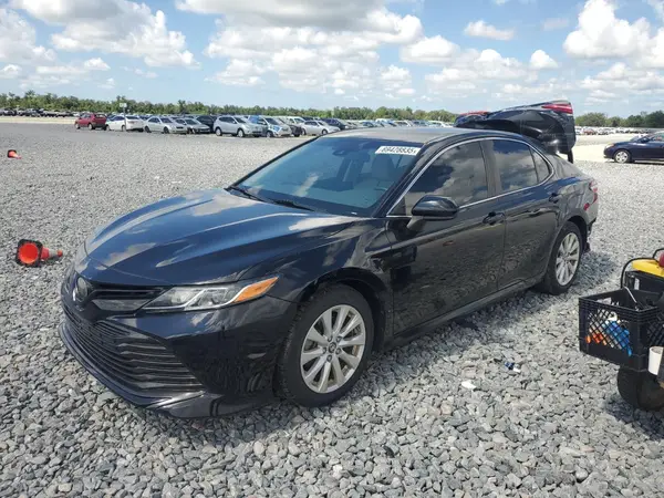 4T1B11HK2JU100530 2018 TOYOTA CAMRY - Image 1
