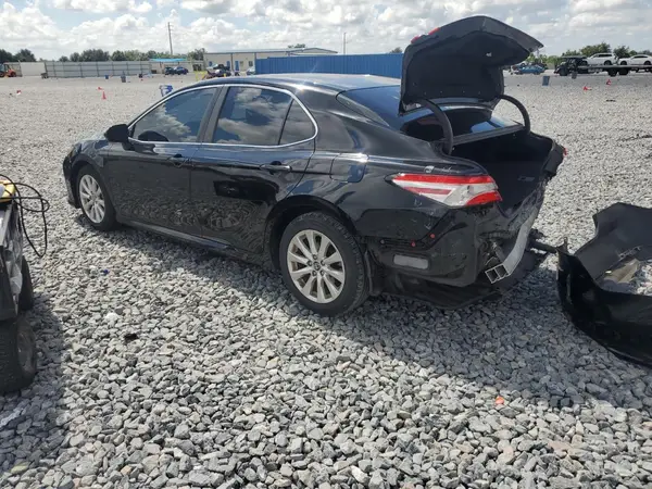 4T1B11HK2JU100530 2018 TOYOTA CAMRY - Image 2