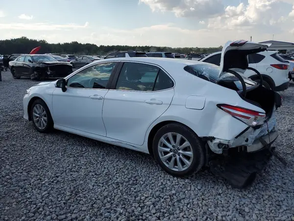 4T1B11HK2JU102391 2018 TOYOTA CAMRY - Image 2