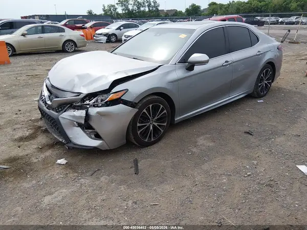 4T1B11HK2JU103170 2018 TOYOTA CAMRY - Image 2