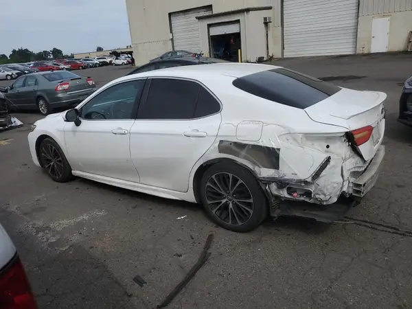 4T1B11HK2JU103783 2018 TOYOTA CAMRY - Image 2