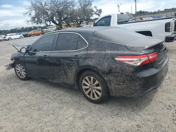 4T1B11HK2JU103928 2018 TOYOTA CAMRY - Image 2