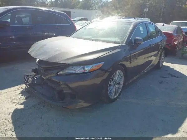 4T1B11HK2JU104514 2018 TOYOTA CAMRY - Image 2
