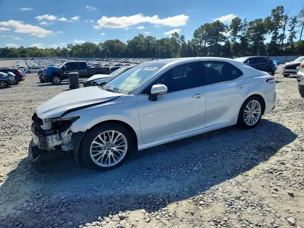 4T1B11HK2JU105078 2018 TOYOTA CAMRY - Image 1