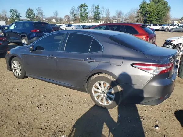 4T1B11HK2JU105520 2018 TOYOTA CAMRY - Image 2