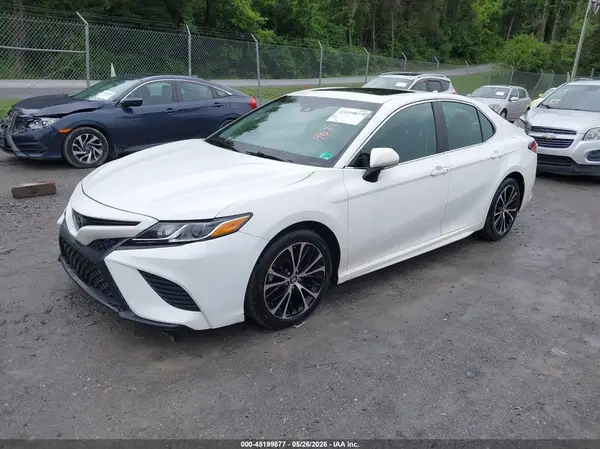 4T1B11HK2JU105954 2018 TOYOTA CAMRY - Image 2