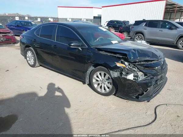 4T1B11HK2JU107204 2018 TOYOTA CAMRY - Image 1