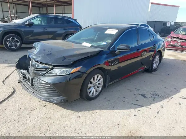 4T1B11HK2JU107204 2018 TOYOTA CAMRY - Image 2