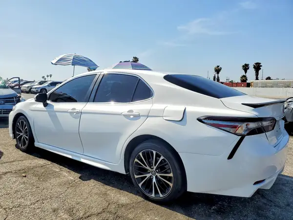 4T1B11HK2JU107655 2018 TOYOTA CAMRY - Image 2