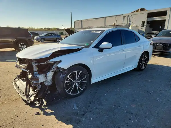4T1B11HK2JU108160 2018 TOYOTA CAMRY - Image 1