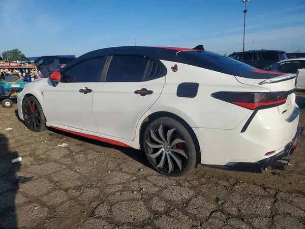 4T1B11HK2JU108739 2018 TOYOTA CAMRY - Image 2