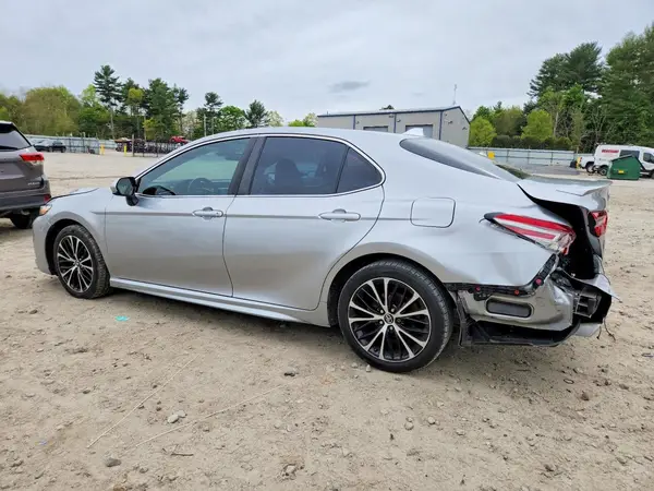 4T1B11HK2JU108966 2018 TOYOTA CAMRY - Image 2