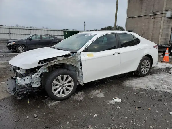 4T1B11HK2JU109048 2018 TOYOTA CAMRY - Image 1