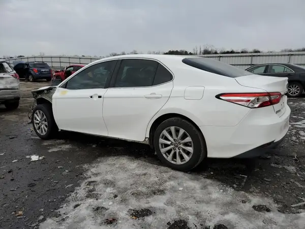 4T1B11HK2JU109048 2018 TOYOTA CAMRY - Image 2