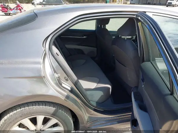 4T1B11HK2JU109292 2018 TOYOTA CAMRY - Image 8
