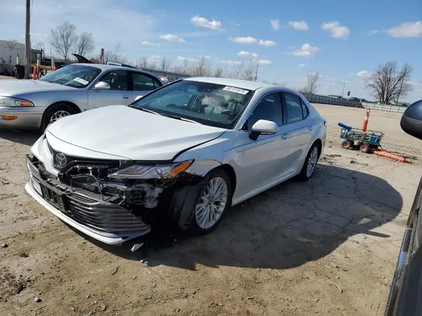 4T1B11HK2JU111687 2018 TOYOTA CAMRY - Image 1