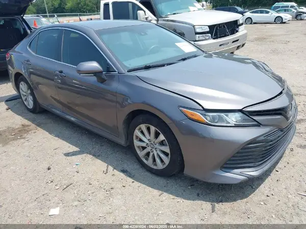4T1B11HK2JU112256 2018 TOYOTA CAMRY - Image 1