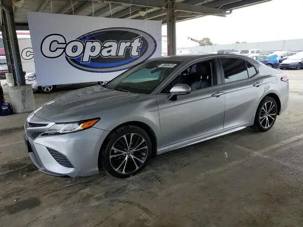 4T1B11HK2JU112466 2018 TOYOTA CAMRY - Image 1