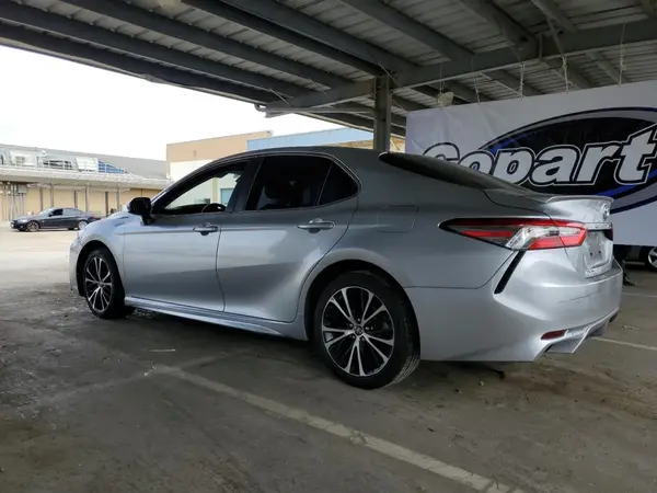 4T1B11HK2JU112466 2018 TOYOTA CAMRY - Image 2