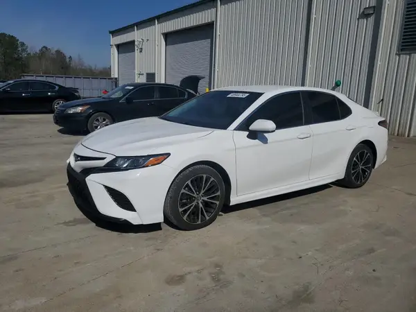 4T1B11HK2JU112905 2018 TOYOTA CAMRY - Image 1