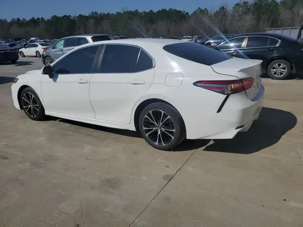 4T1B11HK2JU112905 2018 TOYOTA CAMRY - Image 2