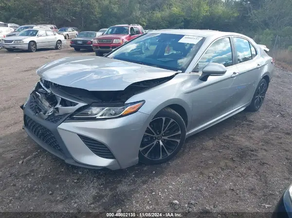 4T1B11HK2JU113763 2018 TOYOTA CAMRY - Image 2