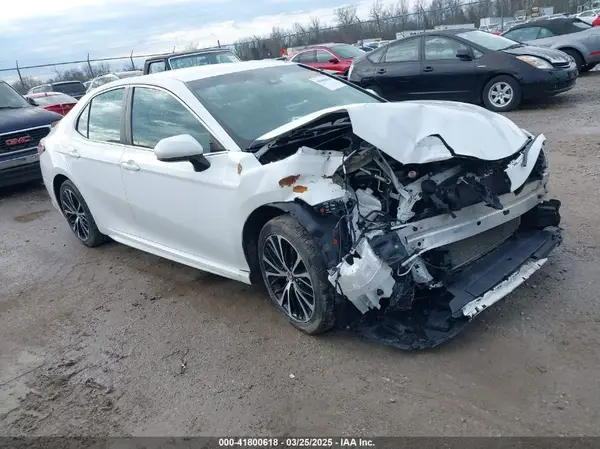 4T1B11HK2JU114170 2018 TOYOTA CAMRY - Image 1