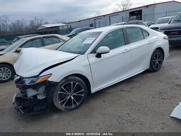 4T1B11HK2JU114170 2018 TOYOTA CAMRY - Image 2