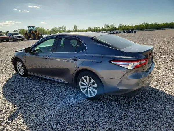 4T1B11HK2JU115660 2018 TOYOTA CAMRY - Image 2