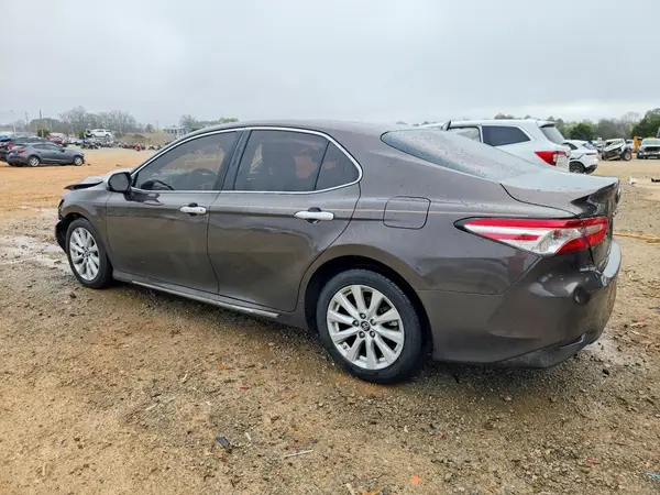 4T1B11HK2JU115965 2018 TOYOTA CAMRY - Image 2
