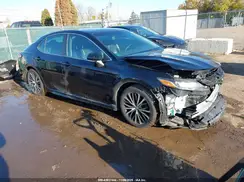 4T1B11HK2JU117943 2018 TOYOTA CAMRY