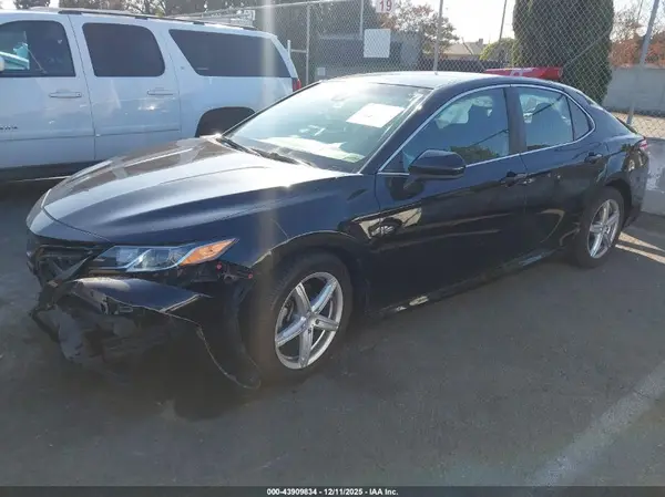 4T1B11HK2JU119790 2018 TOYOTA CAMRY - Image 2