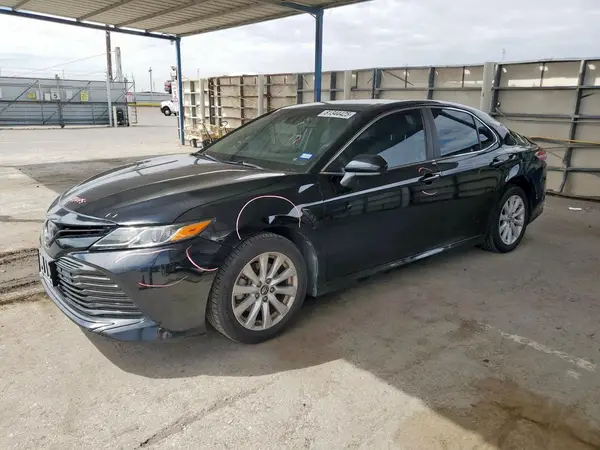 4T1B11HK2JU120602 2018 TOYOTA CAMRY - Image 1