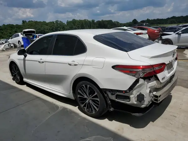4T1B11HK2JU120907 2018 TOYOTA CAMRY - Image 2