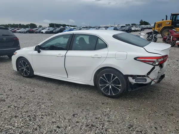 4T1B11HK2JU121409 2018 TOYOTA CAMRY - Image 2